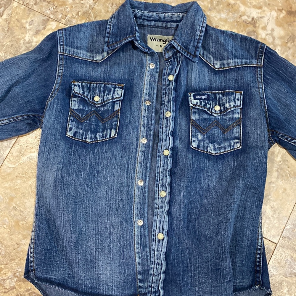 Kids medium wrangler denim shirt with snap buttons (551/1)